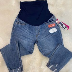 NWT Maternity jeans size leg